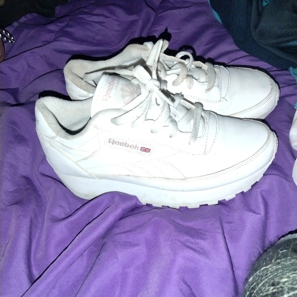 Reebok's tennis shoes size 6